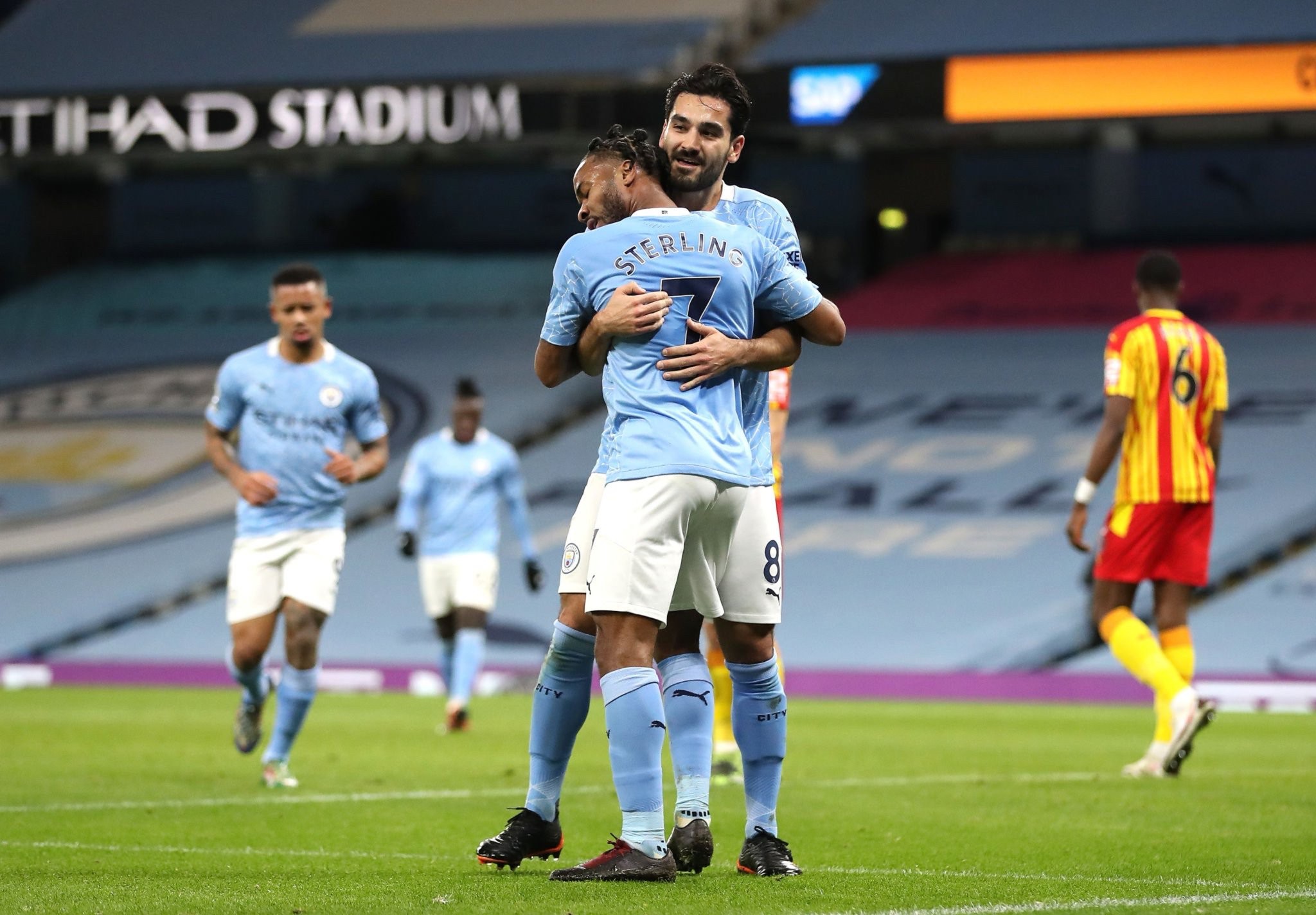 在用实际行 在用实际行